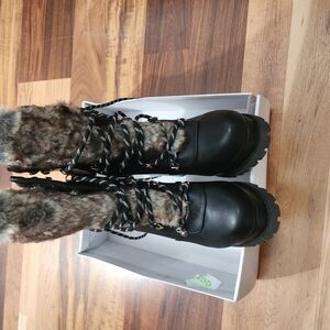 Women's Black Fur-Lined Winter Boots